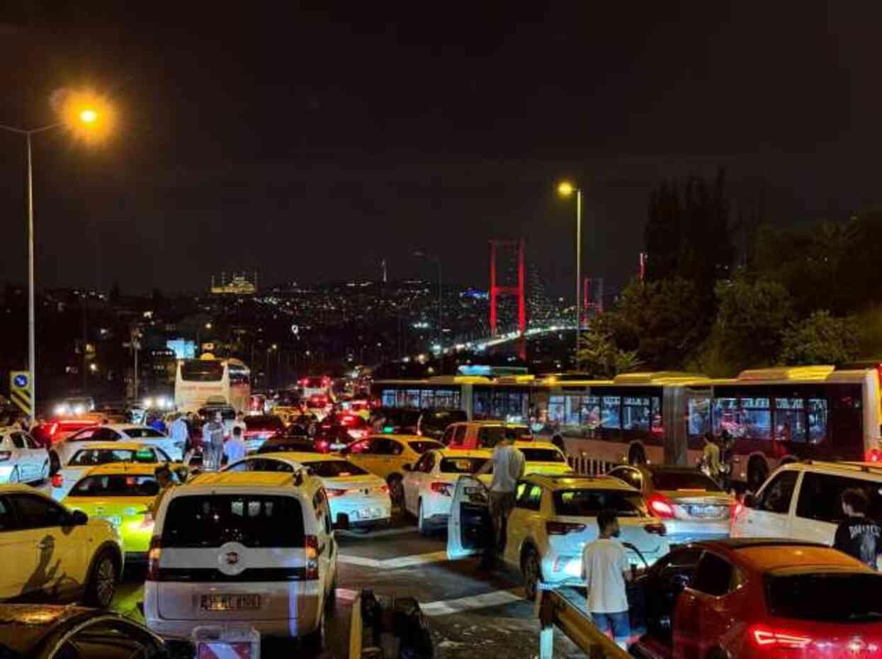 15 Temmuz Şehitler Köprüsü'ndeki şahsın ifadesinden yeni detaylar: Bomba süsü verilmiş düzenekte un, makarna ve bulgur bulunuyordu