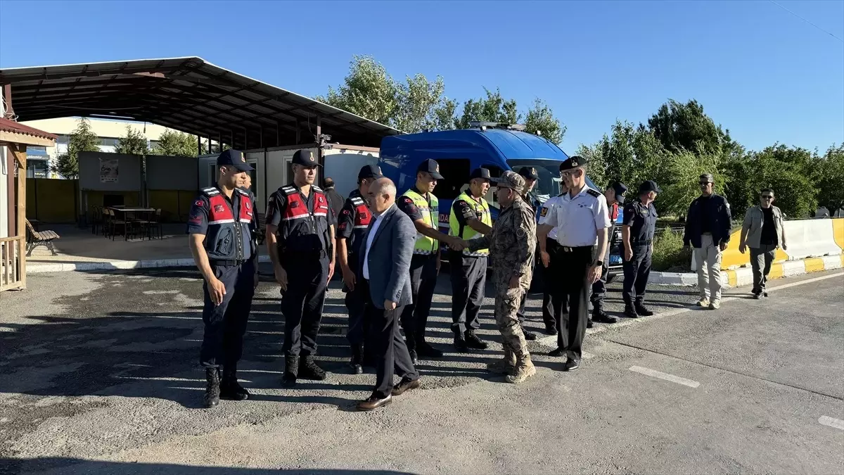 Çorum Valisi Zülkif Dağlı, Samsun-Ankara kara yolunda trafik denetimlerine katıldı