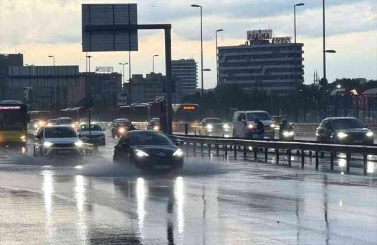 Şiddetli rüzgar hava trafiğini etkiledi, pilotun kuleyle konuşması kayıtlara yansıdı