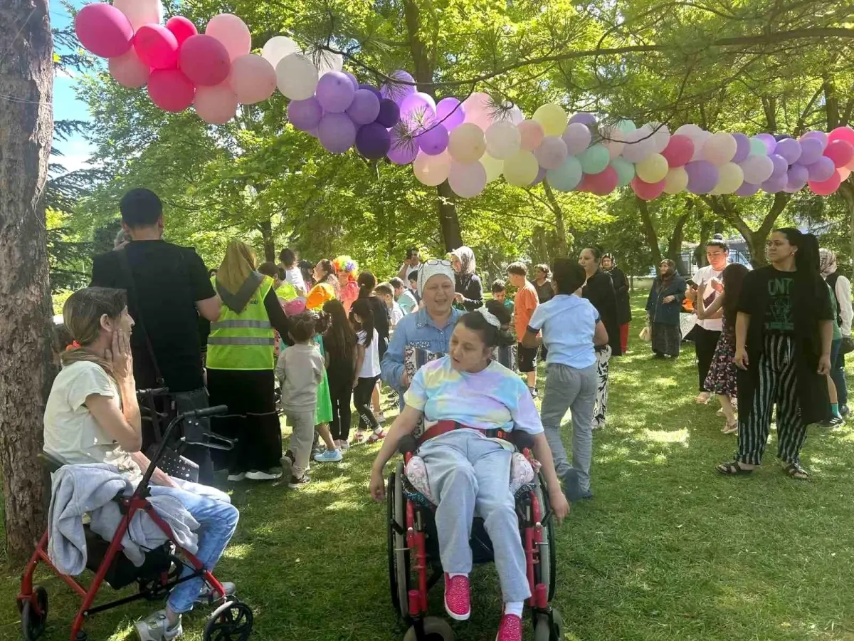 Tuna Çekti Ex Eşi Poz Verdi