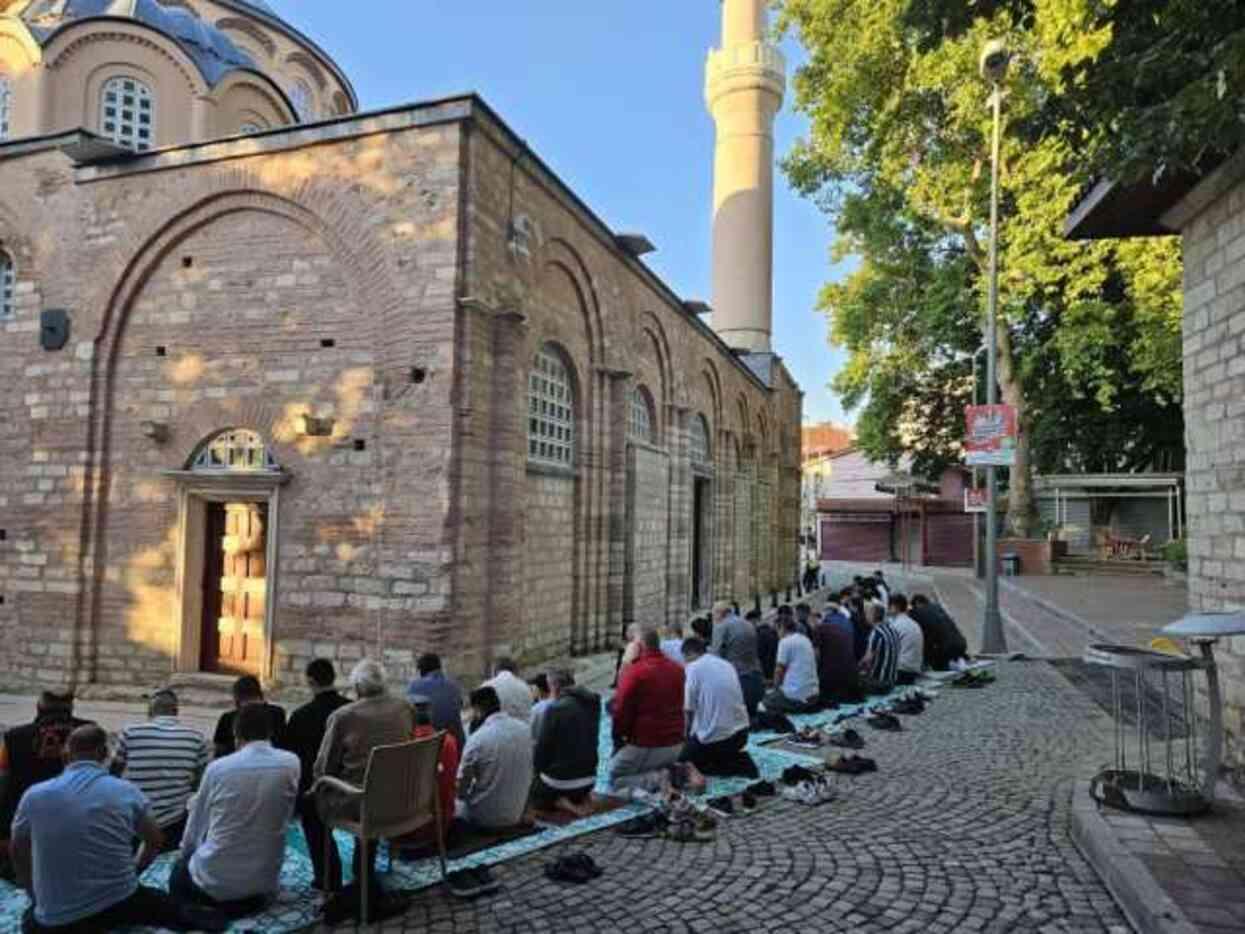 Kariye Camii'nde 79 yıl aradan sonra ilk bayram namazı kılındı