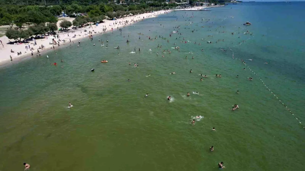 Uzanmışım Kumsala Magandalar Sahilde