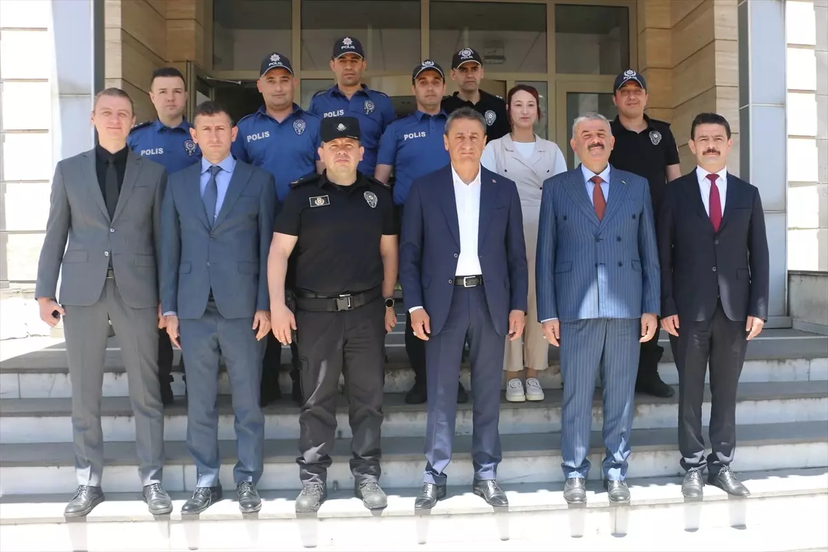 Bitlis Valisi Karaömeroğlu, güvenlik güçlerinin bayramını kutladı