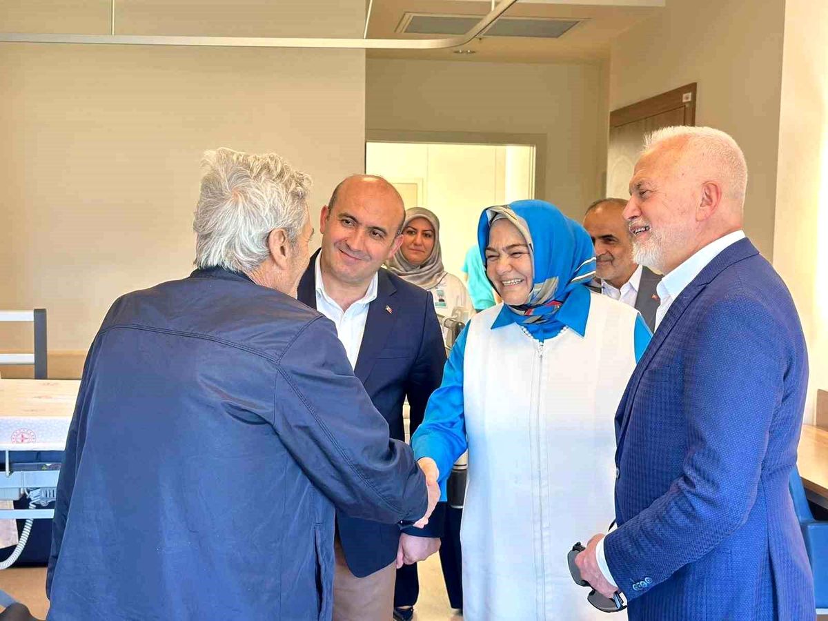 CHP Lideri Baykal : "Dinçer\'in Kritik Durumu Devam Ediyor"