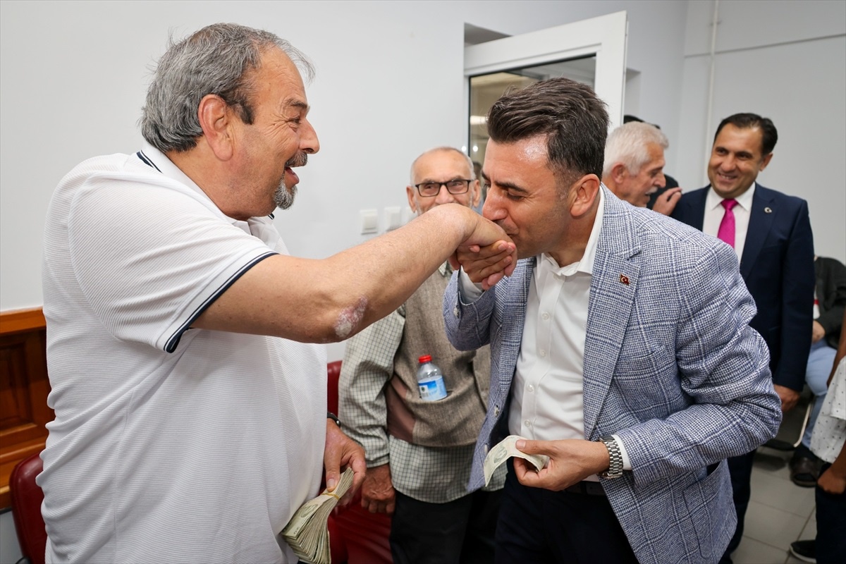 Bilecik Valisi Aygöl\'den bayram ziyaretleri