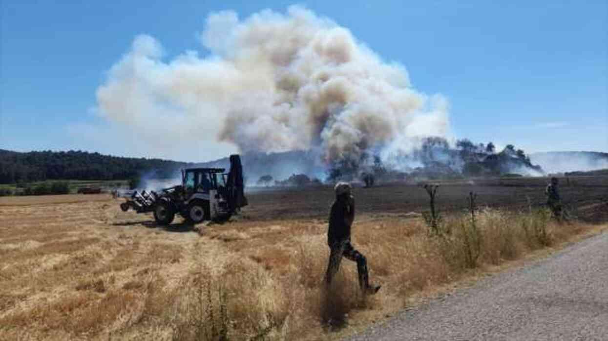 Çanakkale'de orman yangını! Boğaz'da gemi trafiği tek yönlü askıya alındı