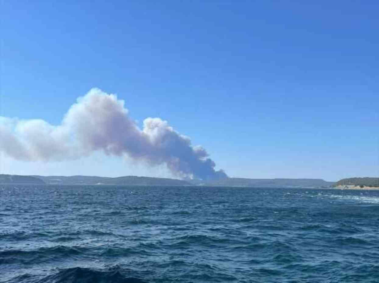 Çanakkale'de orman yangını! Boğaz'da gemi trafiği tek yönlü askıya alındı