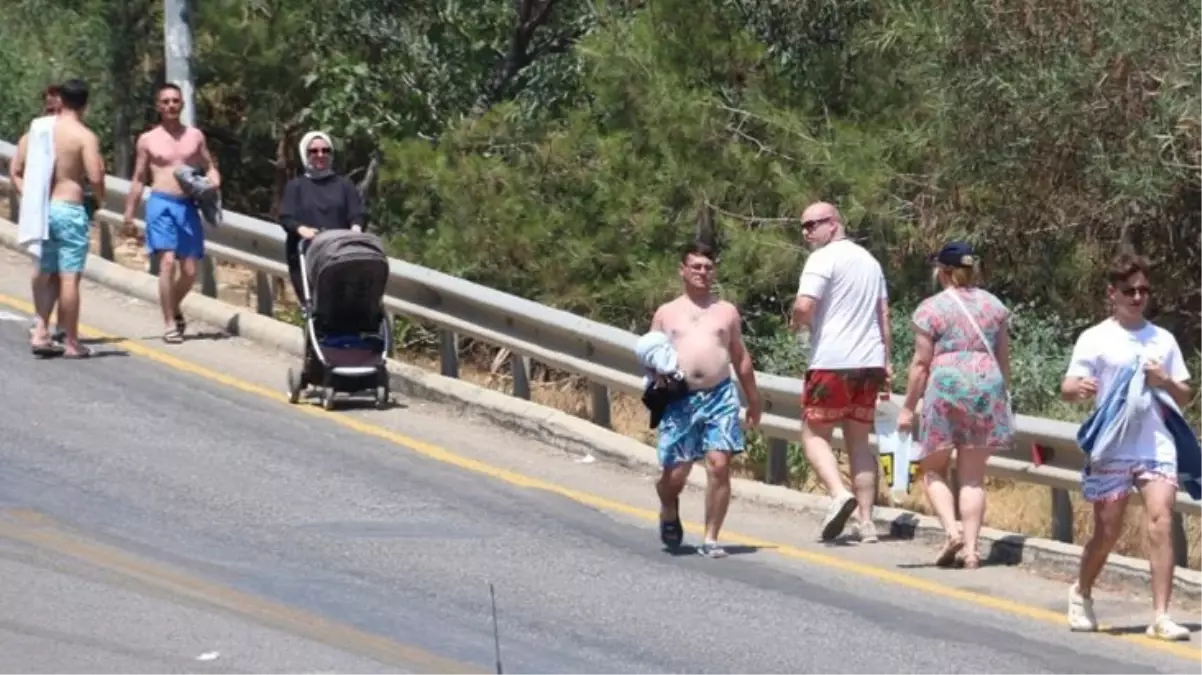 Tatilciler Ölüdeniz\'e ulaşmak için kilometrelerce yürüdü