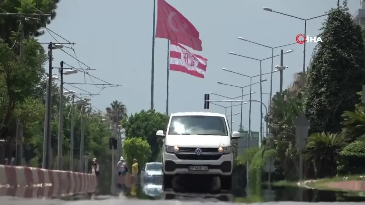 Bjk\'da Paf Kalecileri Erdem ve İrfan Antrenmana Katıldı