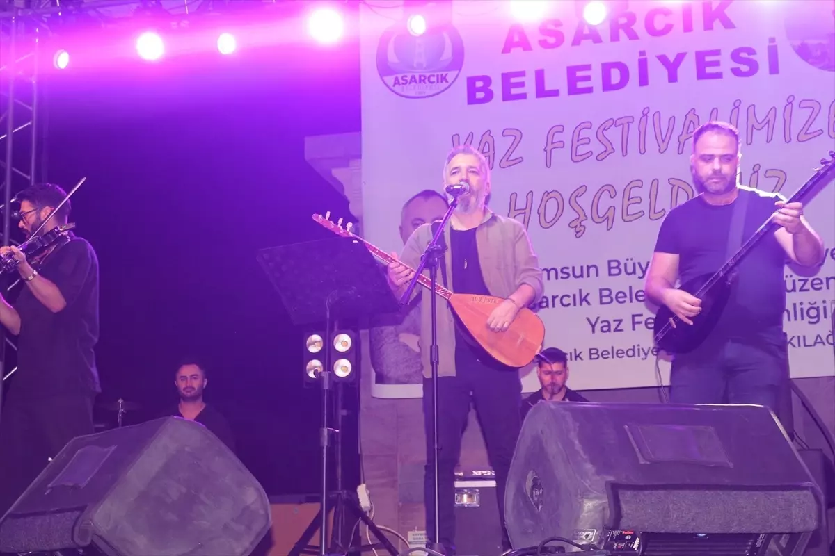 Samsun Asarcık\'ta Yaz Festivali: Ali Kınık ve Yöresel Sanatçılar Sahne Aldı