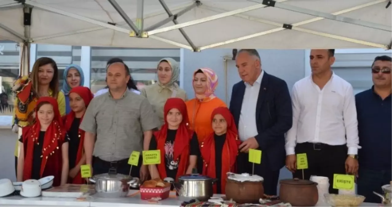 Taşova\'da Amasya\'yı Yaşıyorum Projesiyle Yöresel Lezzetler Tanıtıldı