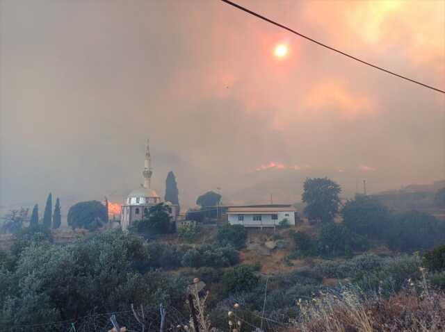 Manisa, Uşak ve Siirt'te orman yangını! 2 mahallede yaşayan 430 kişi tahliye edildi