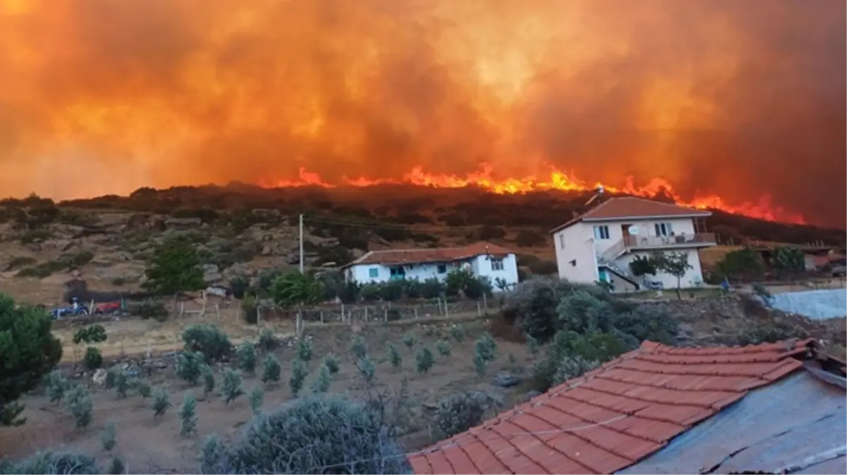 Manisa ve Uşak\'ta orman yangını! 2 mahallede yaşayan 430 kişi tahliye edildi