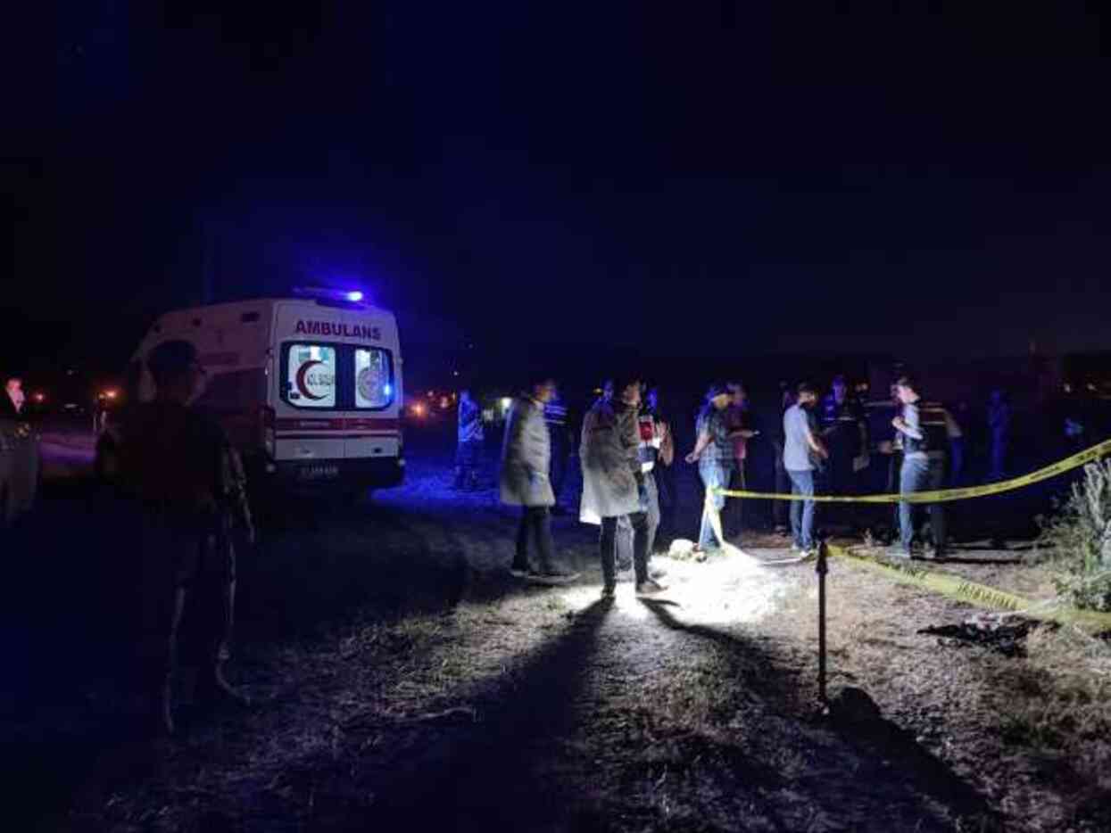 Niğde'de akrabalar arasında çıkan arazi anlaşmazlığı kavgası: 3 ölü, 3 yaralı Niğde'de akrabalar arasında çıkan arazi anlaşmazlığı kavgası: 3 ölü, 3 yaralı