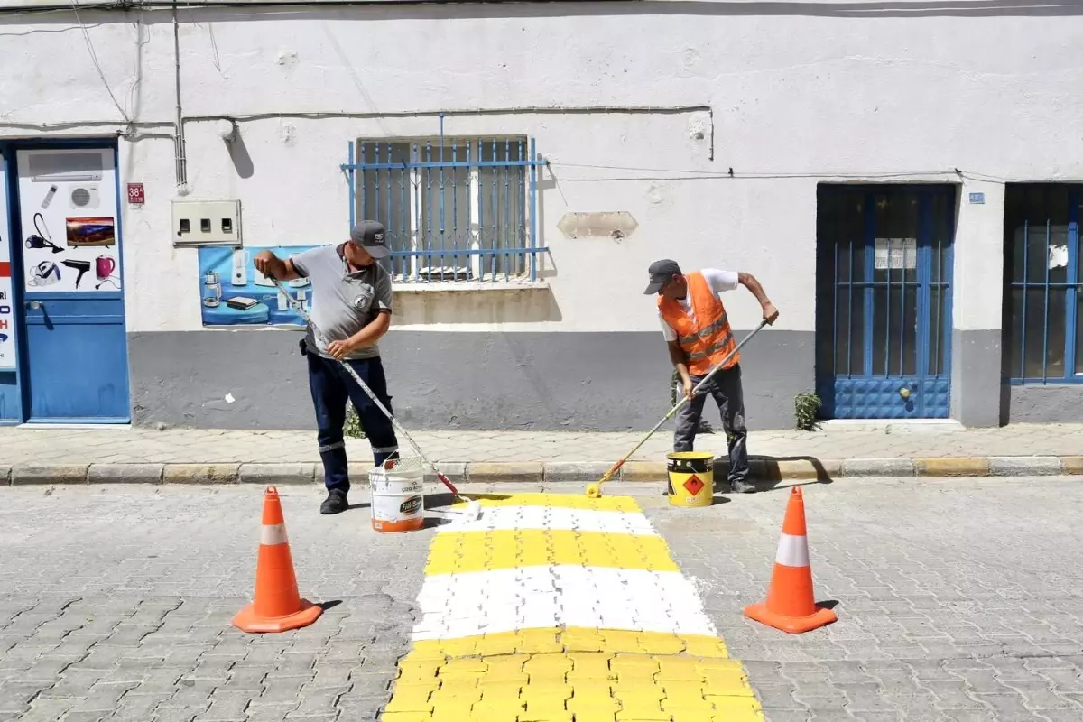 Burhaniye Belediyesi Yaya Geçitlerini Yeniliyor