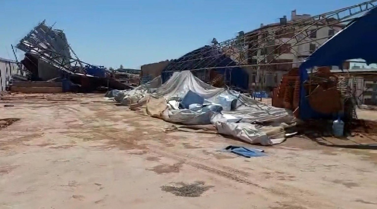 Gaziantep\'te Şiddetli Rüzgar Çatıları Uçurdu