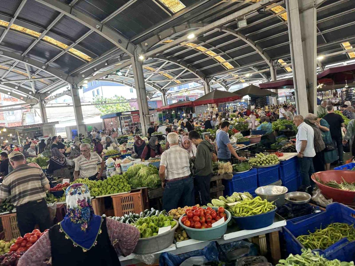 Zonguldak\'ta Halk Pazarı Bayram Tatili Sonrasında Yoğun İlgi Gördü