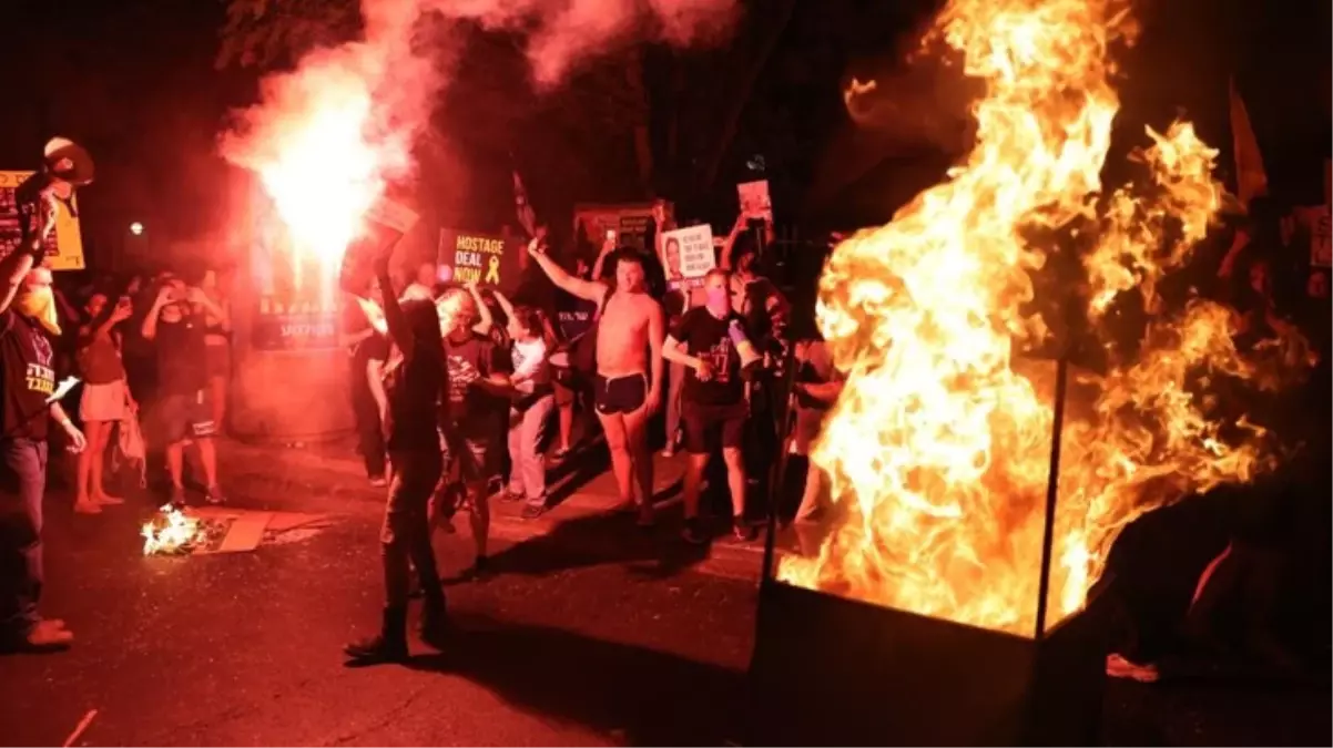 İsrail'de on binlerce kişi sokaklara indi: Netanyahu hükümetini devirmeden ülke normalleşemeyecek