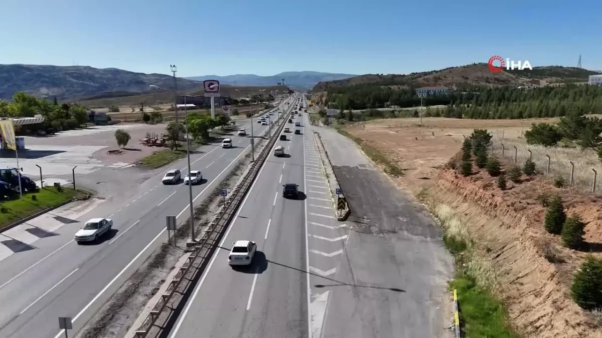 Tatilcilerin dönüşü devam ediyor: 43 ilin geçiş güzergahında trafik akıcı ilerliyor