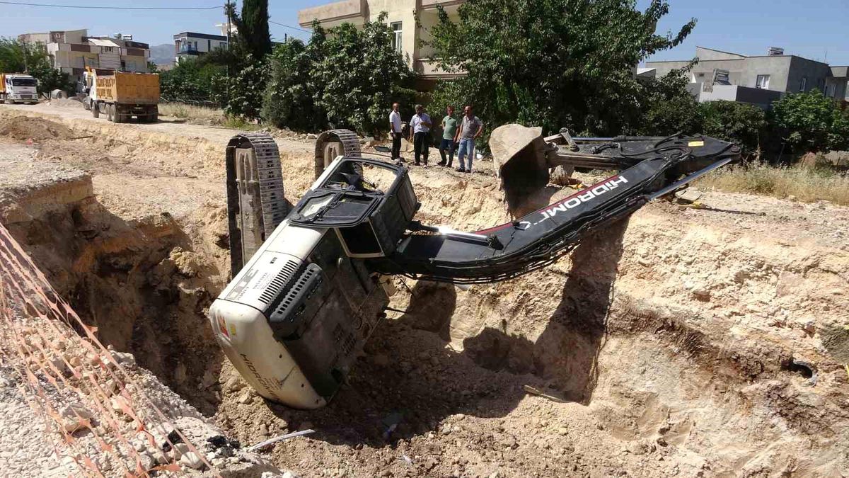 Adıyaman\'da iş makinesi kaza yaptı