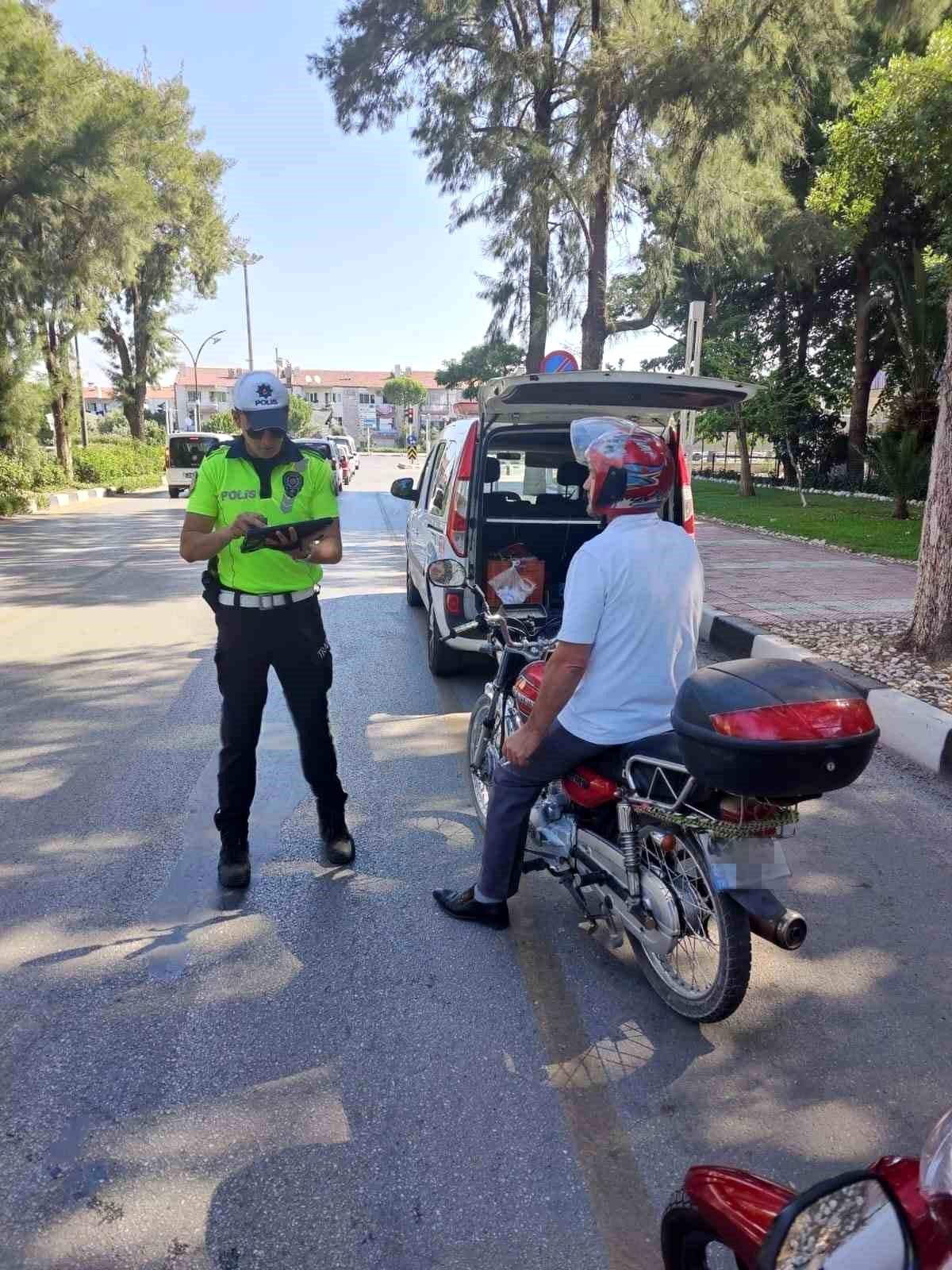 Manisa\'da Motosiklet Uygulamasında Kurallara Uymayanlara Cezalar Kesildi