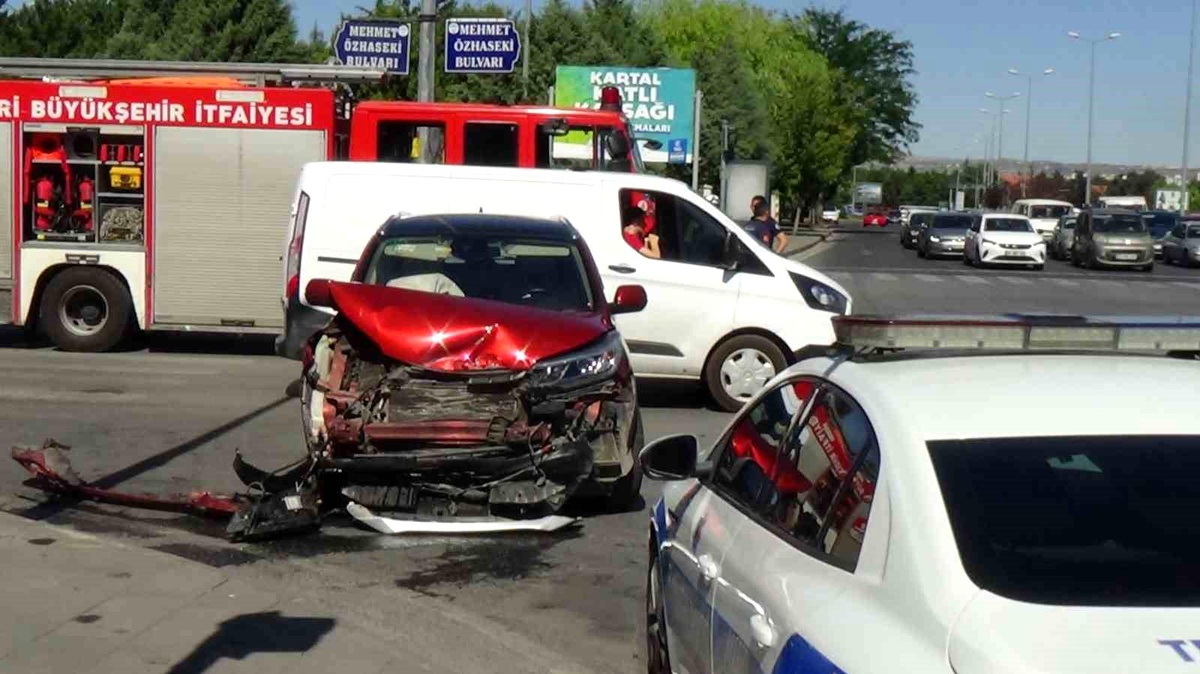 Kayseri\'de trafik kazası: 4 kişi yaralandı