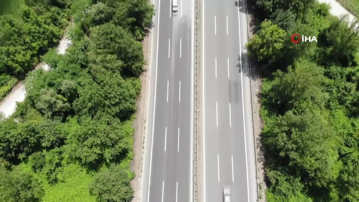 Tatil başlangıcında akıcı olan otoyol trafiği 8'inci gününde normal