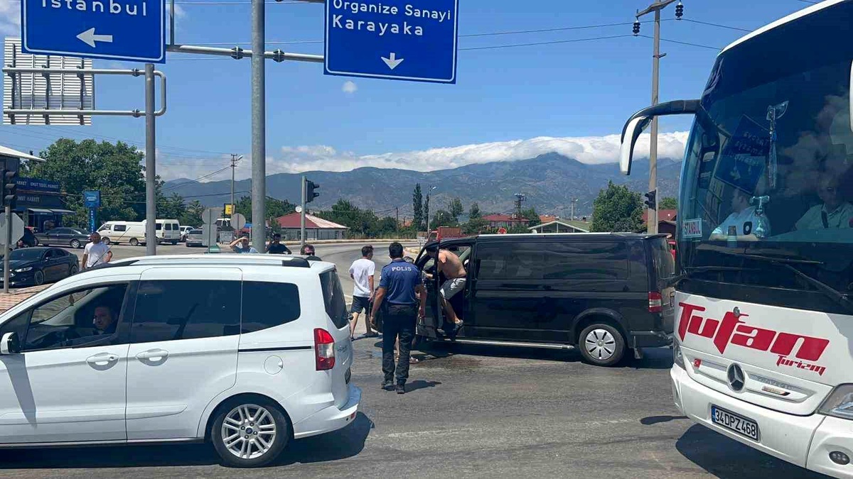 Tokat\'ta yol verme kavgası kameralara yansıdı