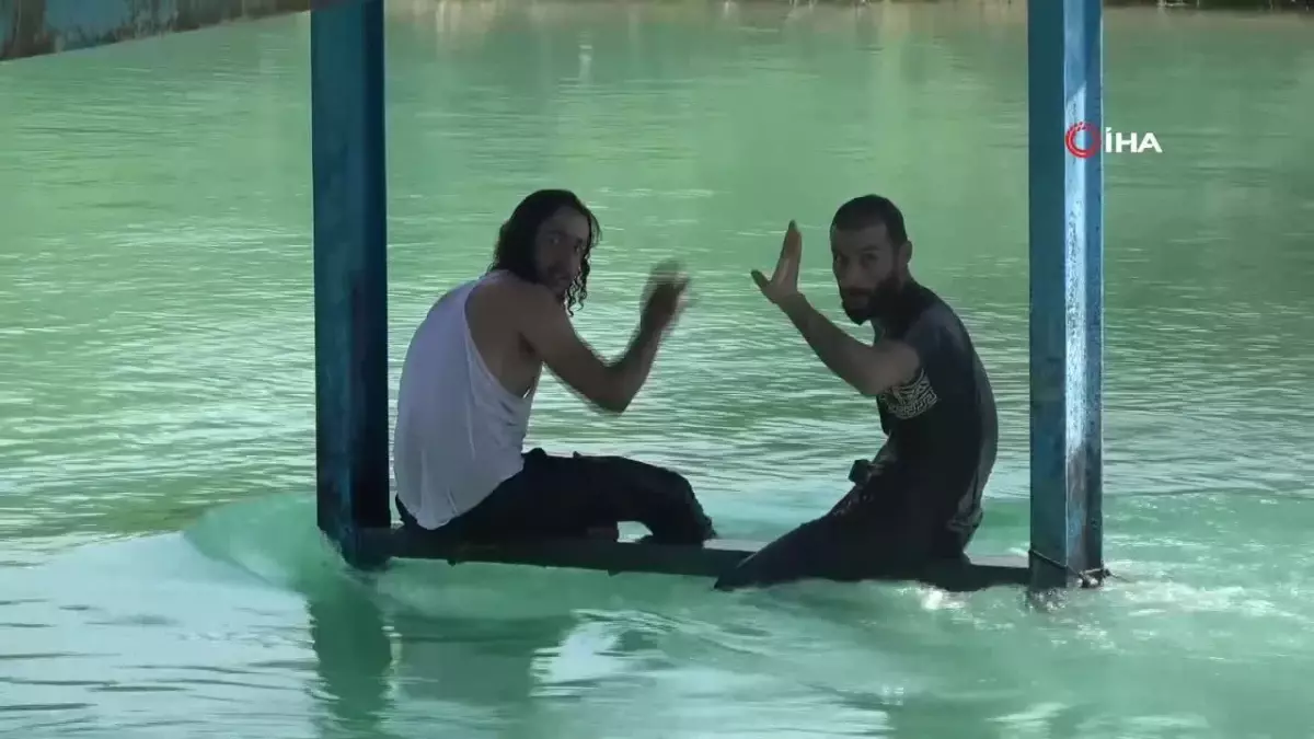 Adana\'da gençlerin kanaldaki tehlikeli serinliği