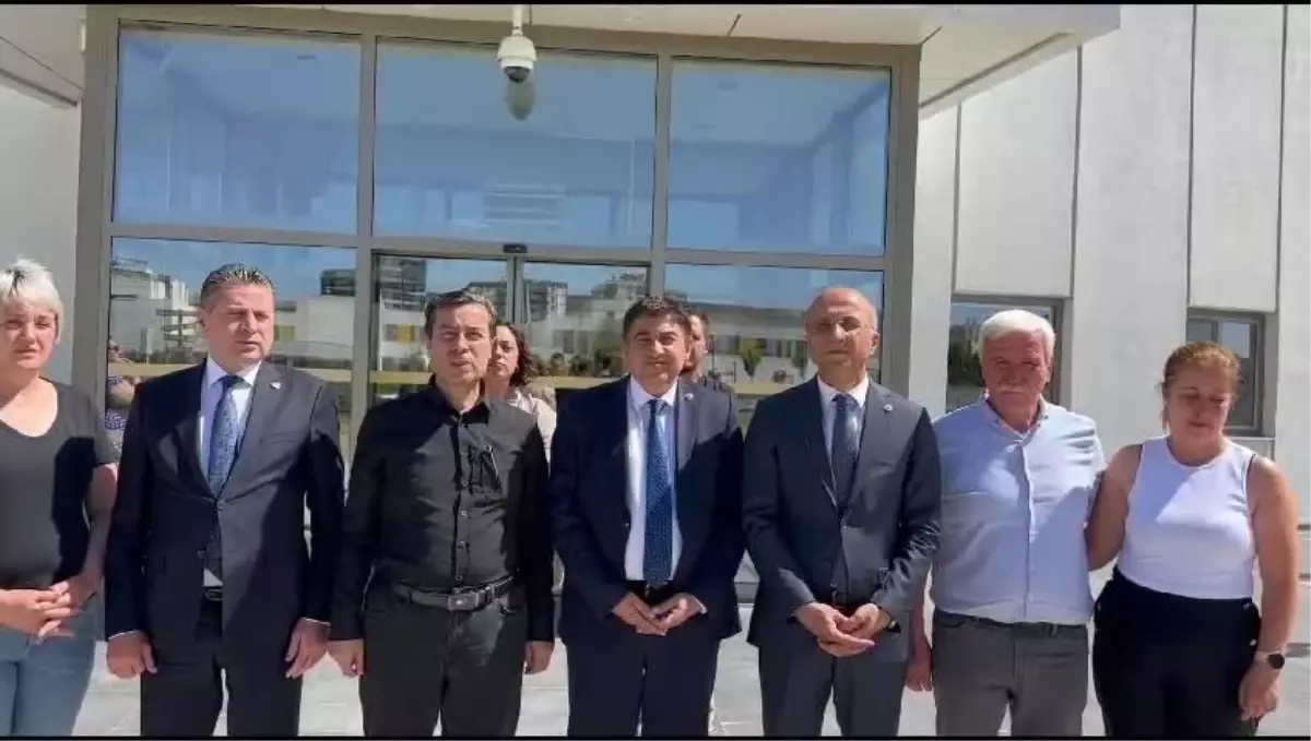 CHP Heyeti Kayseri\'de Silahlı Saldırıya Uğrayan Üyeyi Ziyaret Etti