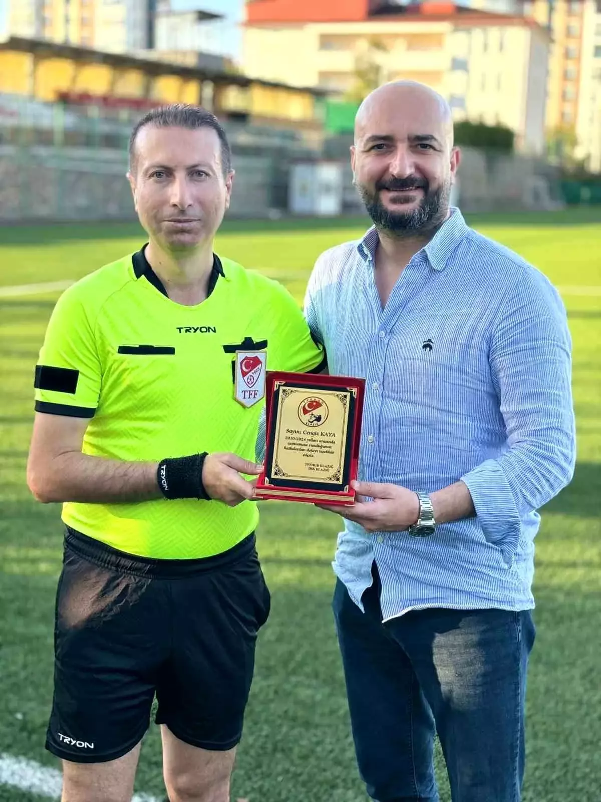 Elazığ futboluna uzun yıllar hizmet veren iki hakem jübile maçlarıyla düdüklerini astı