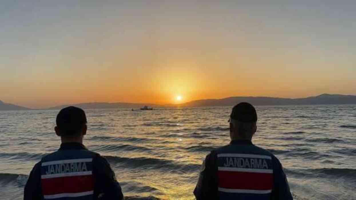 Jet skiden düşen genç kızı jandarma buldu...Dakikalarca hayata döndürmek için uğraştılar