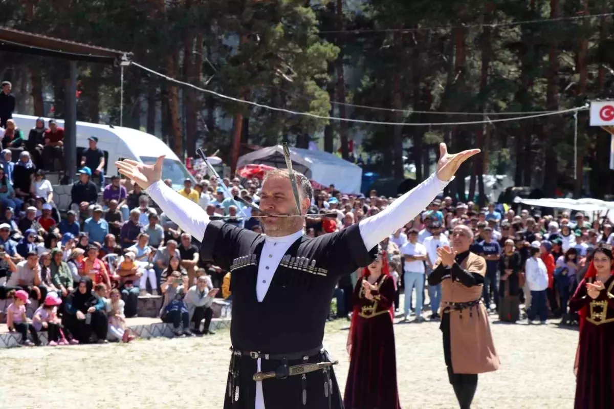 Erzurum\'da Şenkaya Kültür Sanat ve Bal Festivali Coşkusu