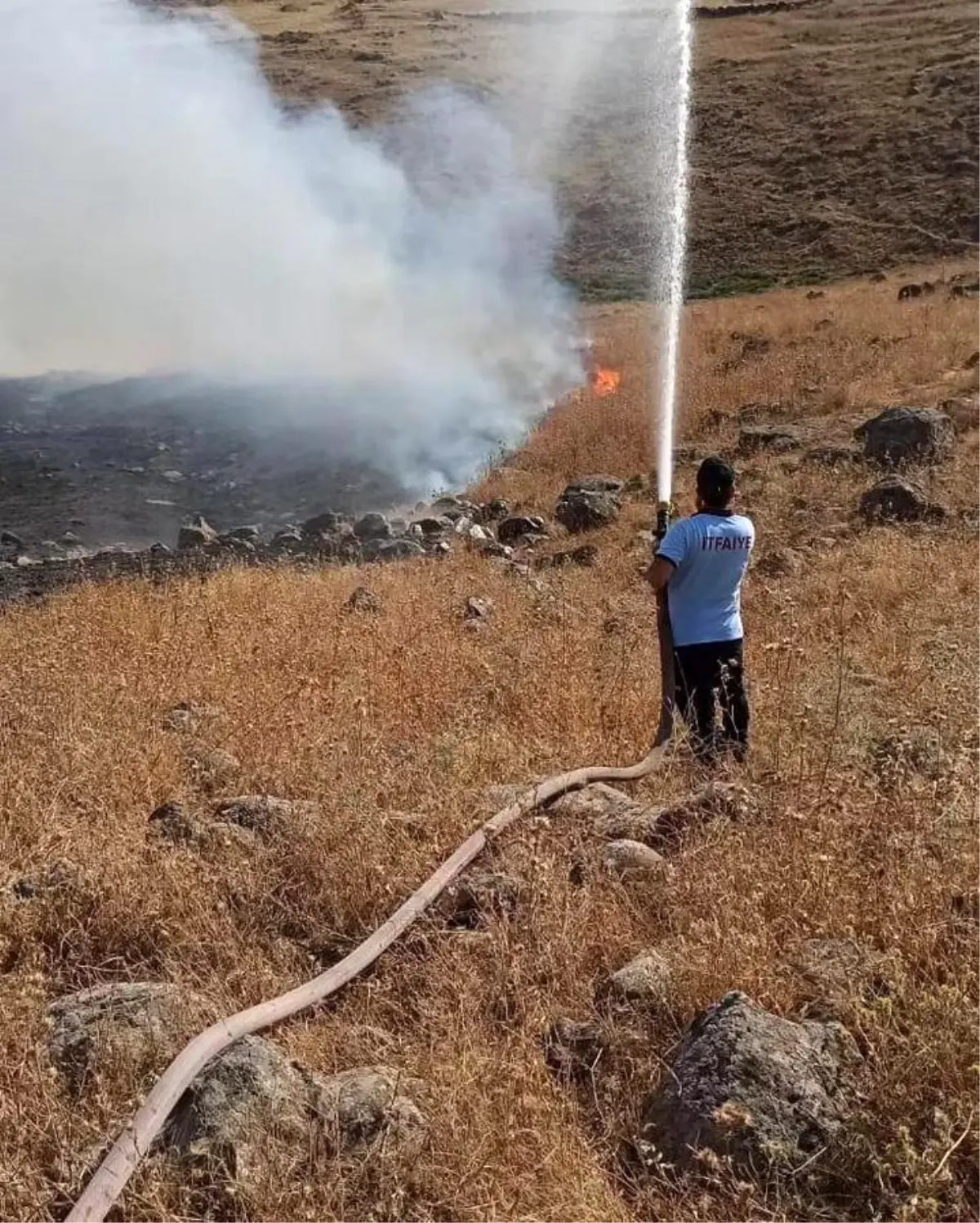 Şırnak\'ta çıkan anız yangını kontrol altına alındı