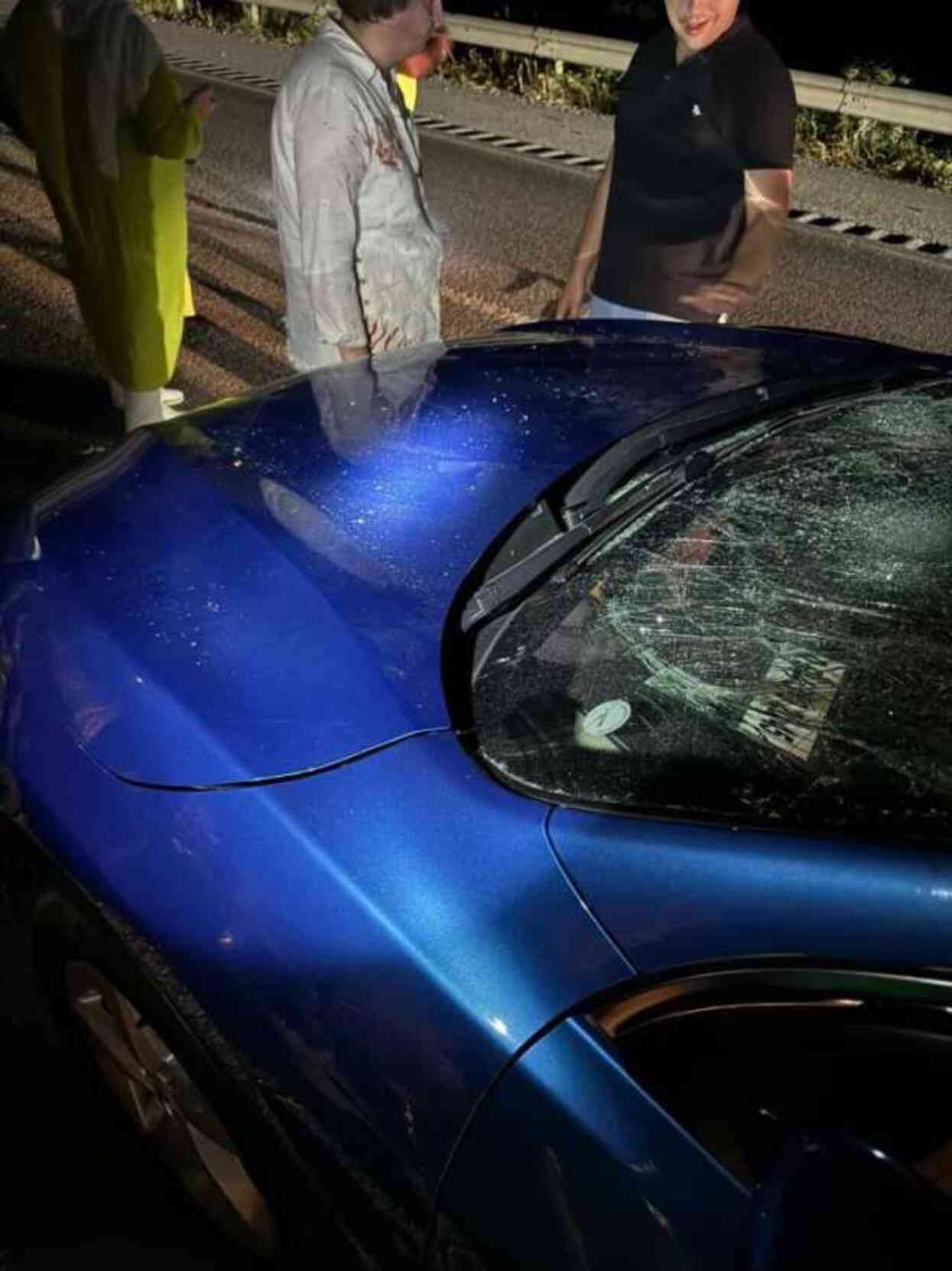 Yollar eşkıyaya emanet! 6 aylık bebeğin bulunduğu araca saldırıp aileyi darp ettiler Yollar eşkıyaya emanet! 6 aylık bebeğin bulunduğu araca saldırıp aileyi darp ettiler