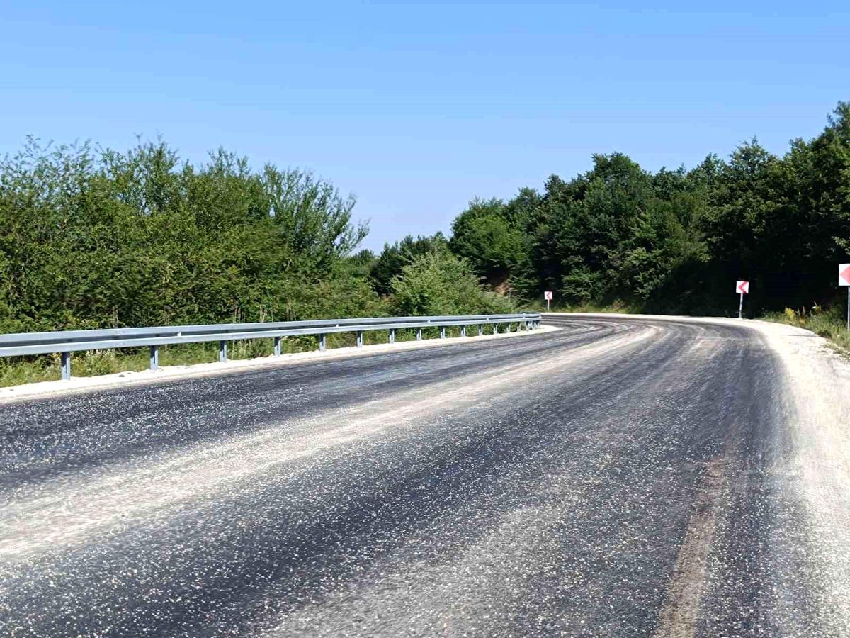 Bilecik\'te Hava Sıcaklığından Dolayı Karayolu Asfaltı Eriyor