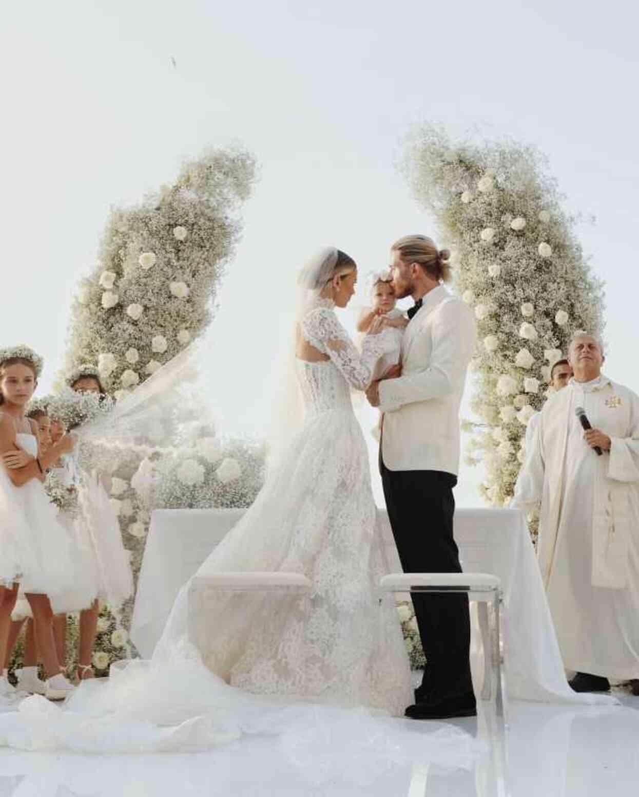 Bir çocukları olan sunucu Diletta Leotta ve futbolcu Loris Karius evlendi