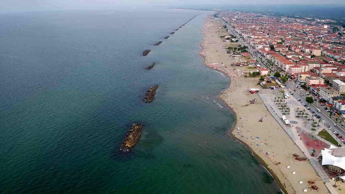 Sakarya Büyükşehir Belediyesi\'nin Cankurtaranları Tatilcilerin Can Güvenliğini Sağladı