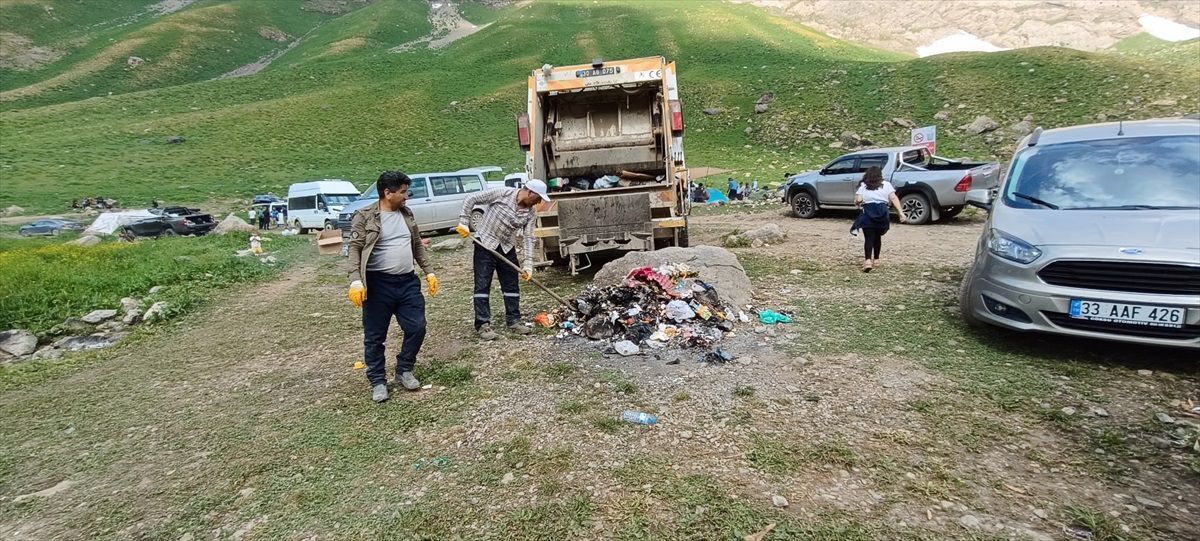 Hakkari\'de Cennet Cehennem Vadisi\'nde çöp temizliği yapıldı