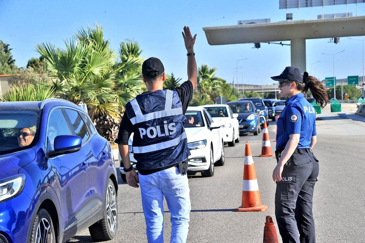 Çeşme\'ye Bayram Tatilinde 288 Bin 615 Araç Giriş Yaptı