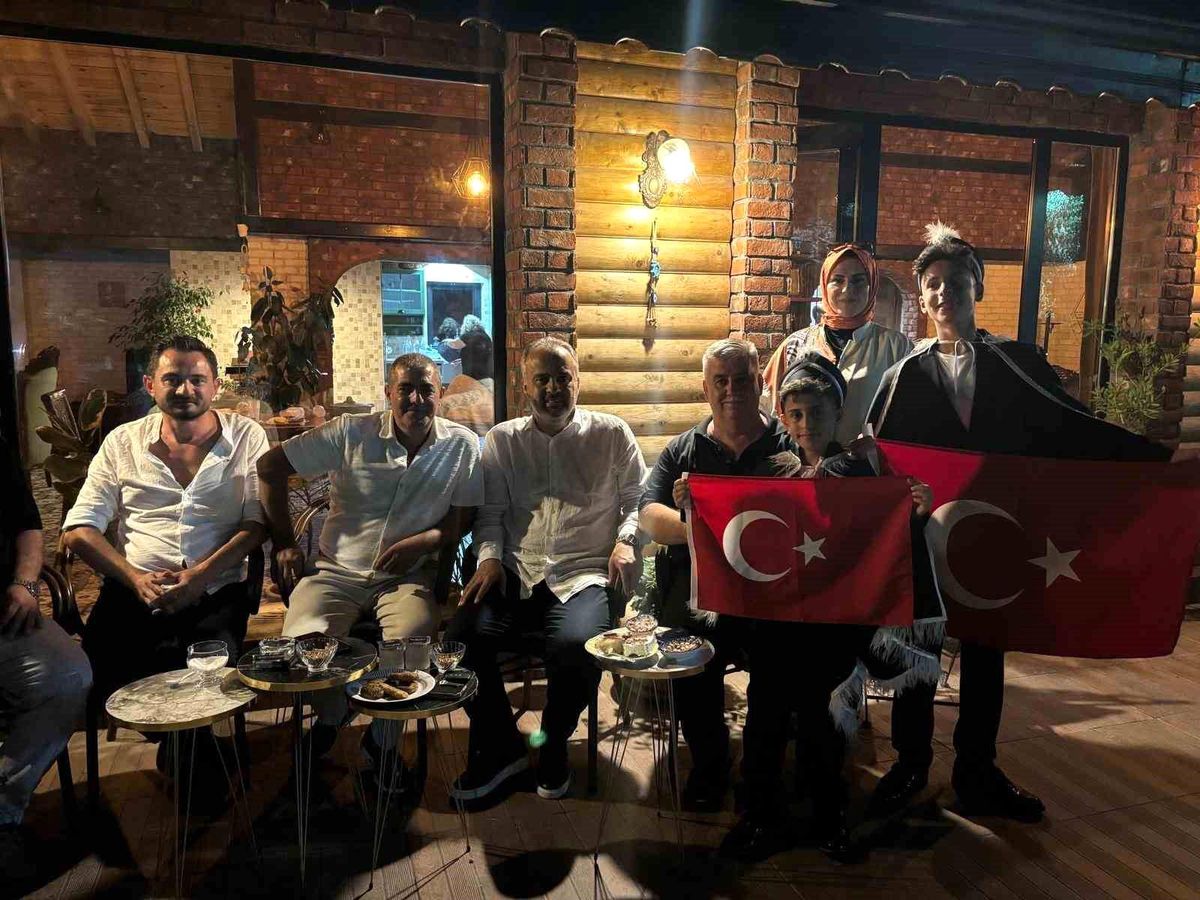 Bursa\'da Hayırsever Esnaflar Deprem Bölgesinden Gelen Çocuklar İçin Toplu Sünnet Gerçekleştirdi