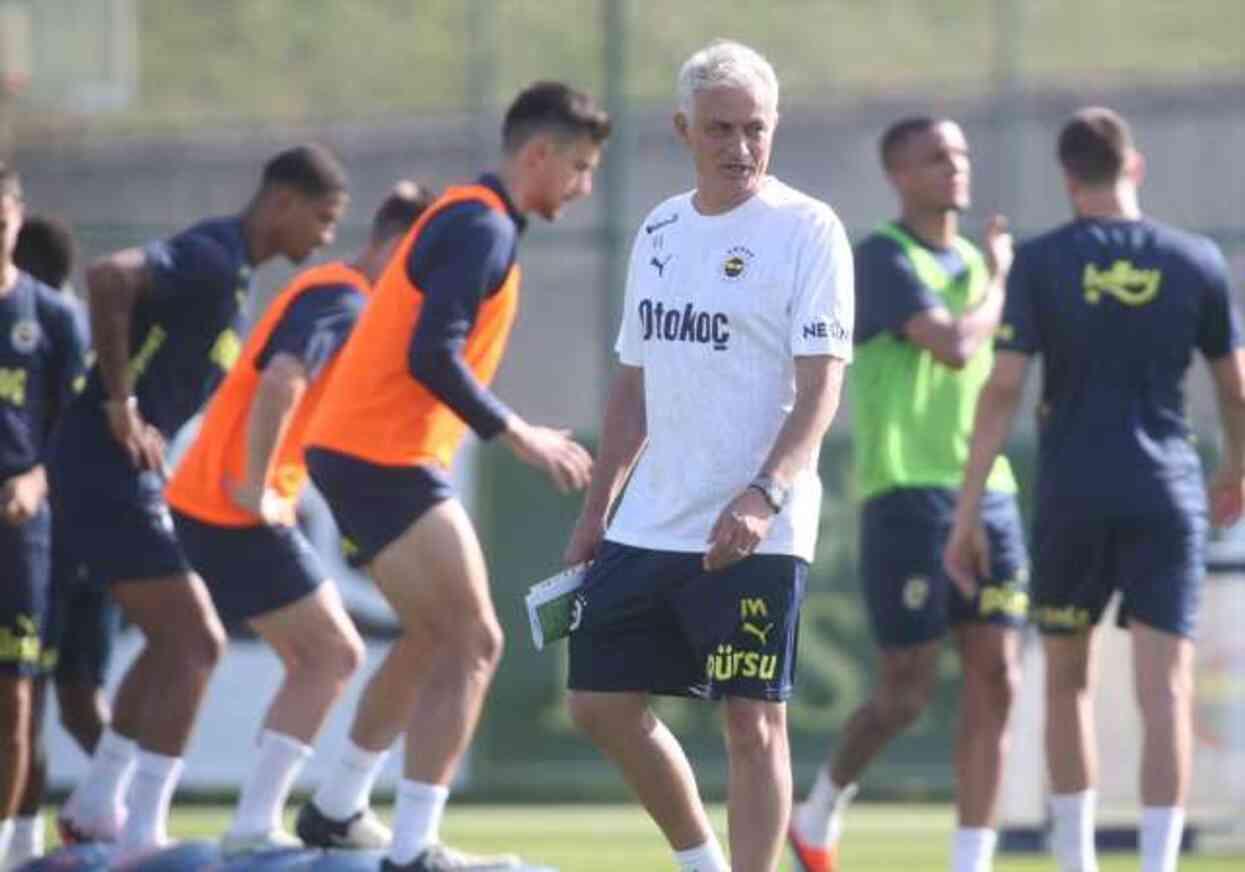 Fenerbahçe sezonu açtı! Jose Mourinho sahaya indi