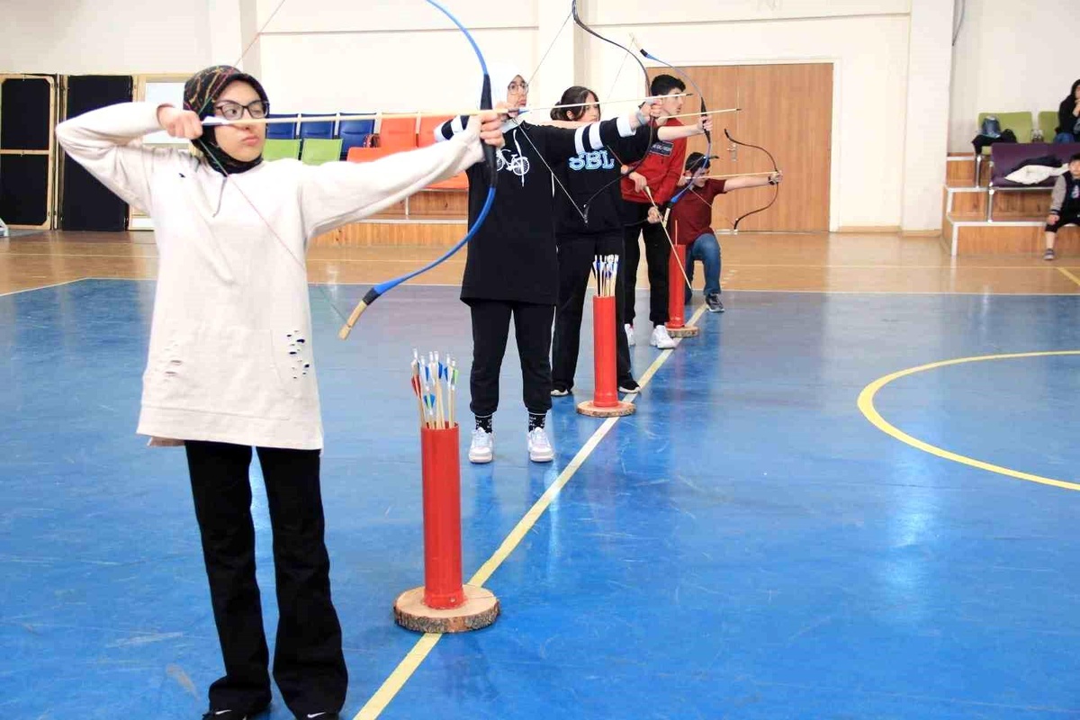 Erzincan Gençlik Merkezi\'nde Okçuluk Kursları Düzenleniyor