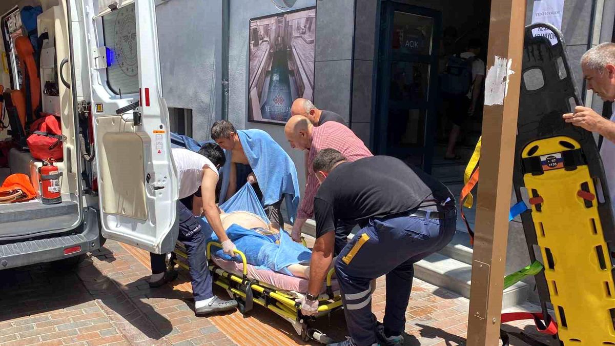 Eskişehir\'de Hamamda Fenalaşan Adam Ambulansta Hayata Döndü