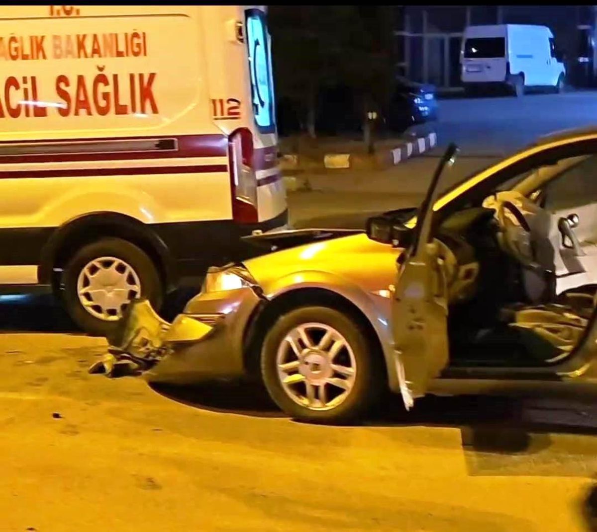 Konya\'da Otomobil Çarpışması: 2 Kişi Yaralandı