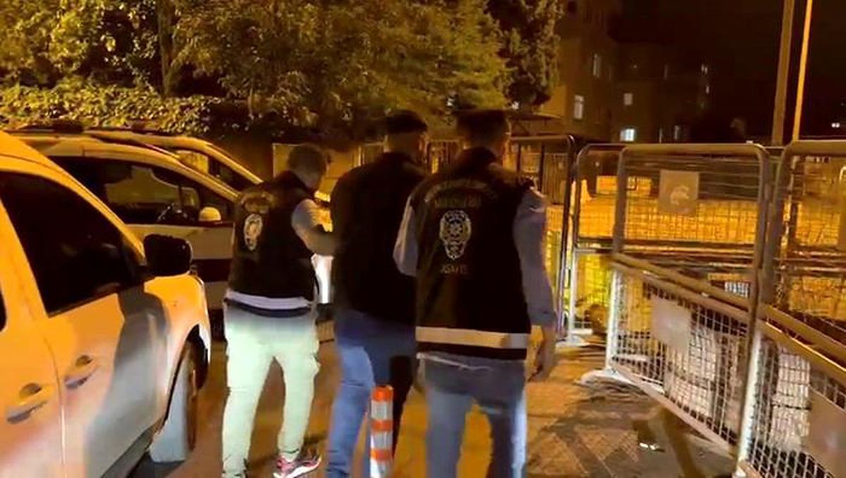 Küçükçekmece\'de Silahla Tehdit Eden Şahıs Yakalandı