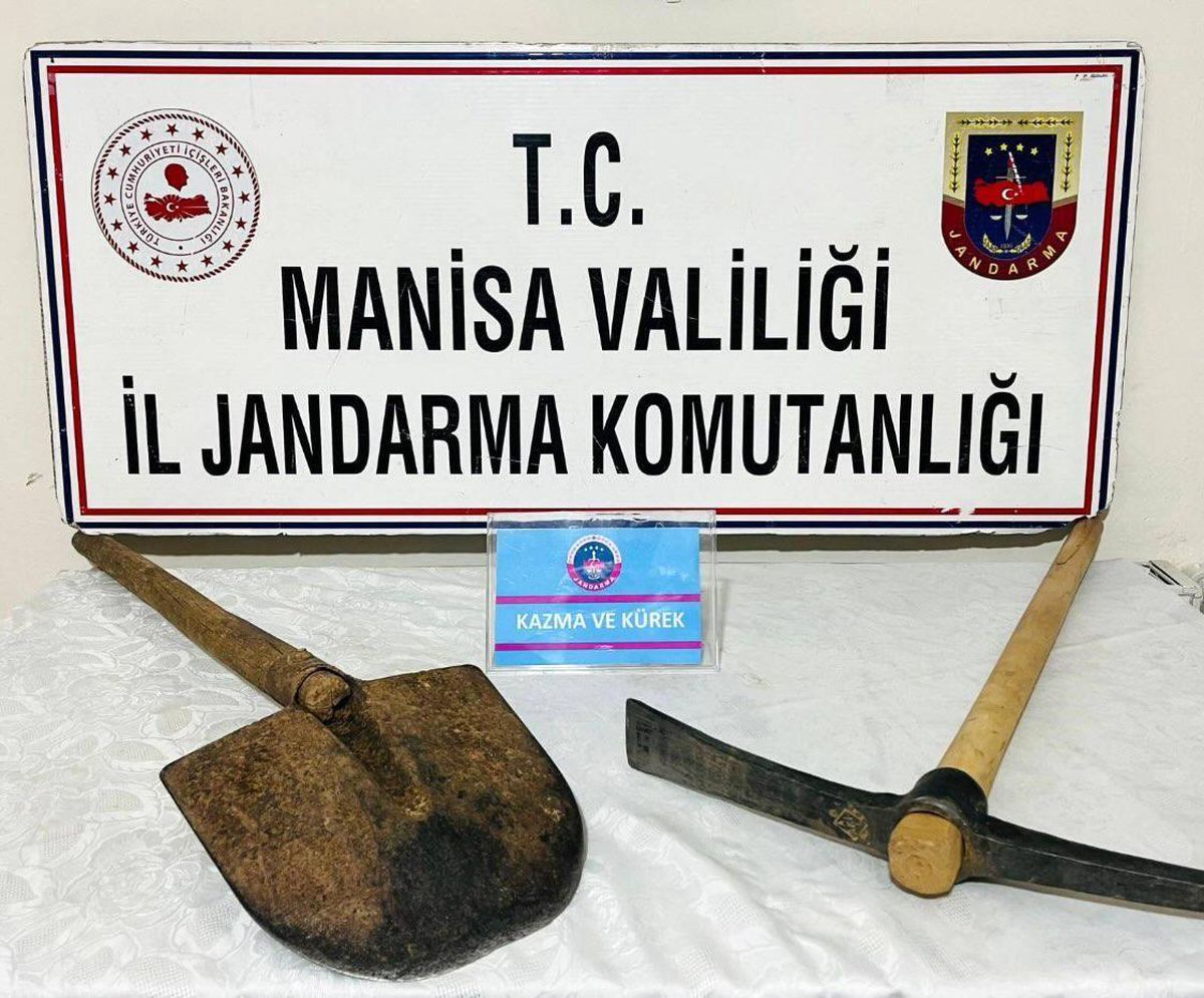 Manisa\'da Kaçak Kazı Yapan 4 Kişi Suçüstü Yakalandı