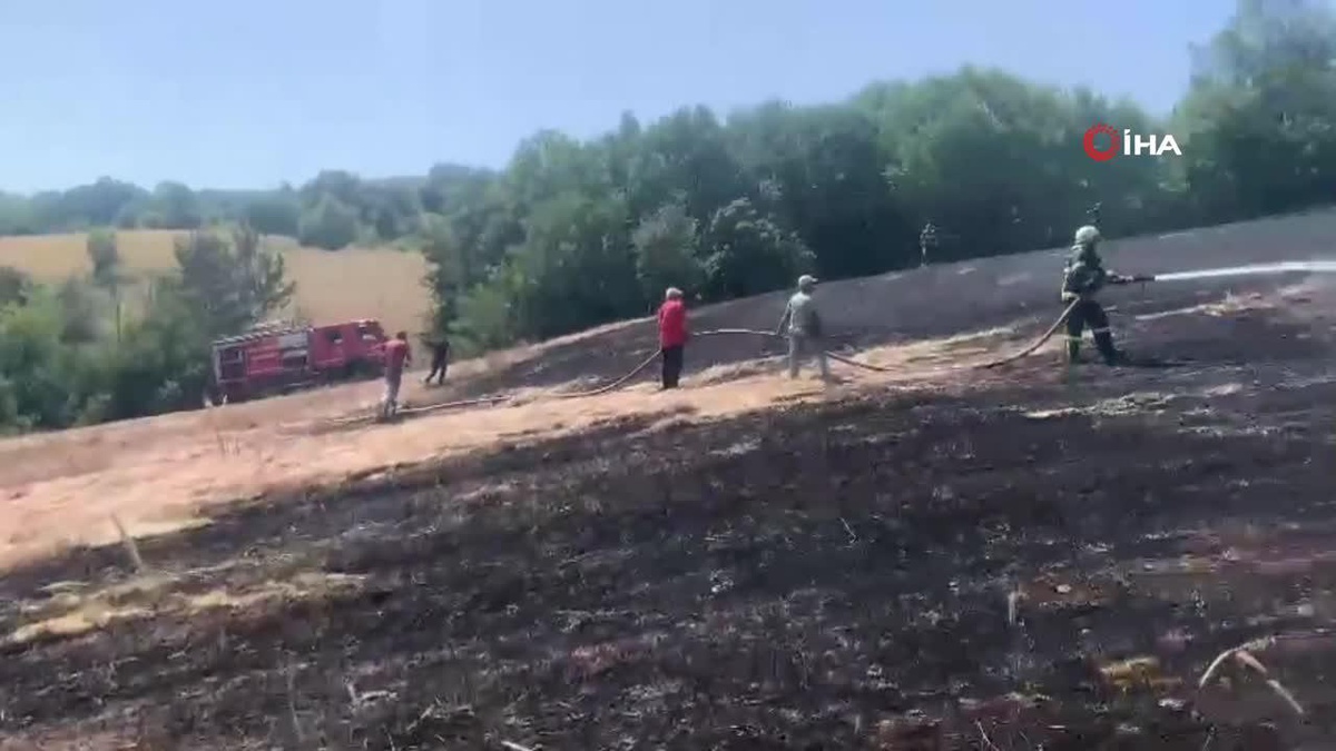 Ot biçme makinesi tarlayı yaktı
