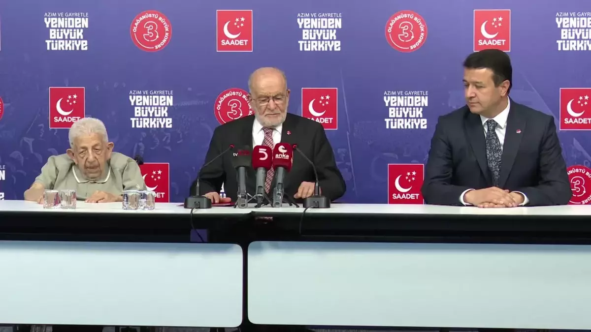 Saadet Partisi Genel Başkanı Temel Karamollaoğlu, Kongrede Mahmut Arıkan\'ı Aday Gösterdi