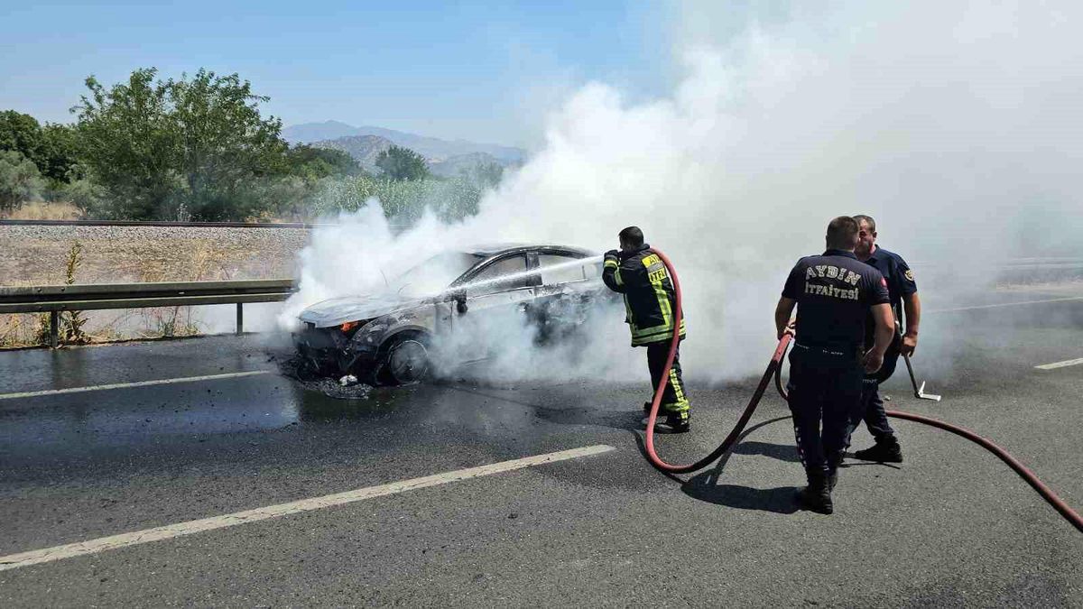 Aydın-Denizli Karayolunda Otomobil Yangını